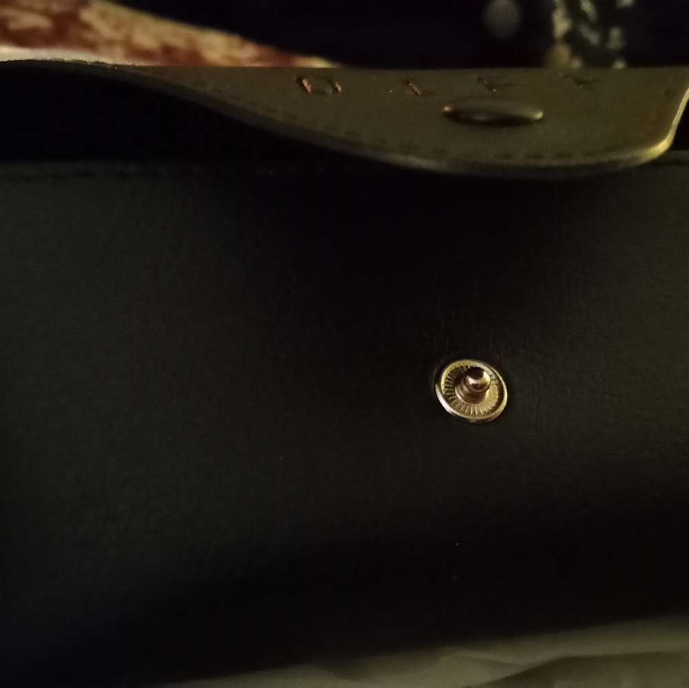 Diff Sunglasses with Case - Picture 5 of 16